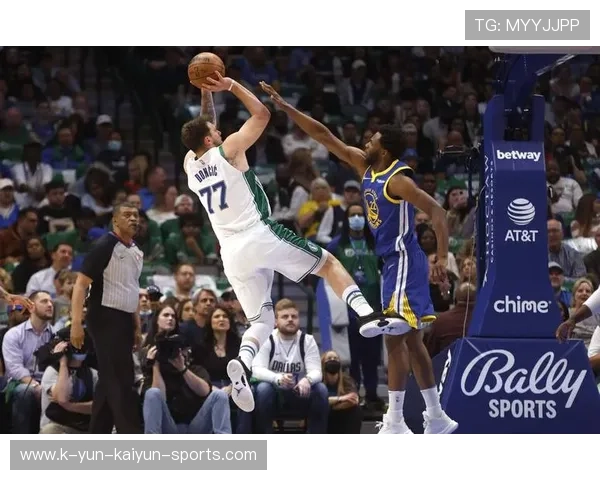 东契奇一条龙连中三分，独行侠绝平领先